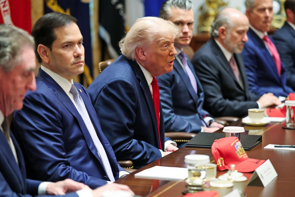 Trump sua