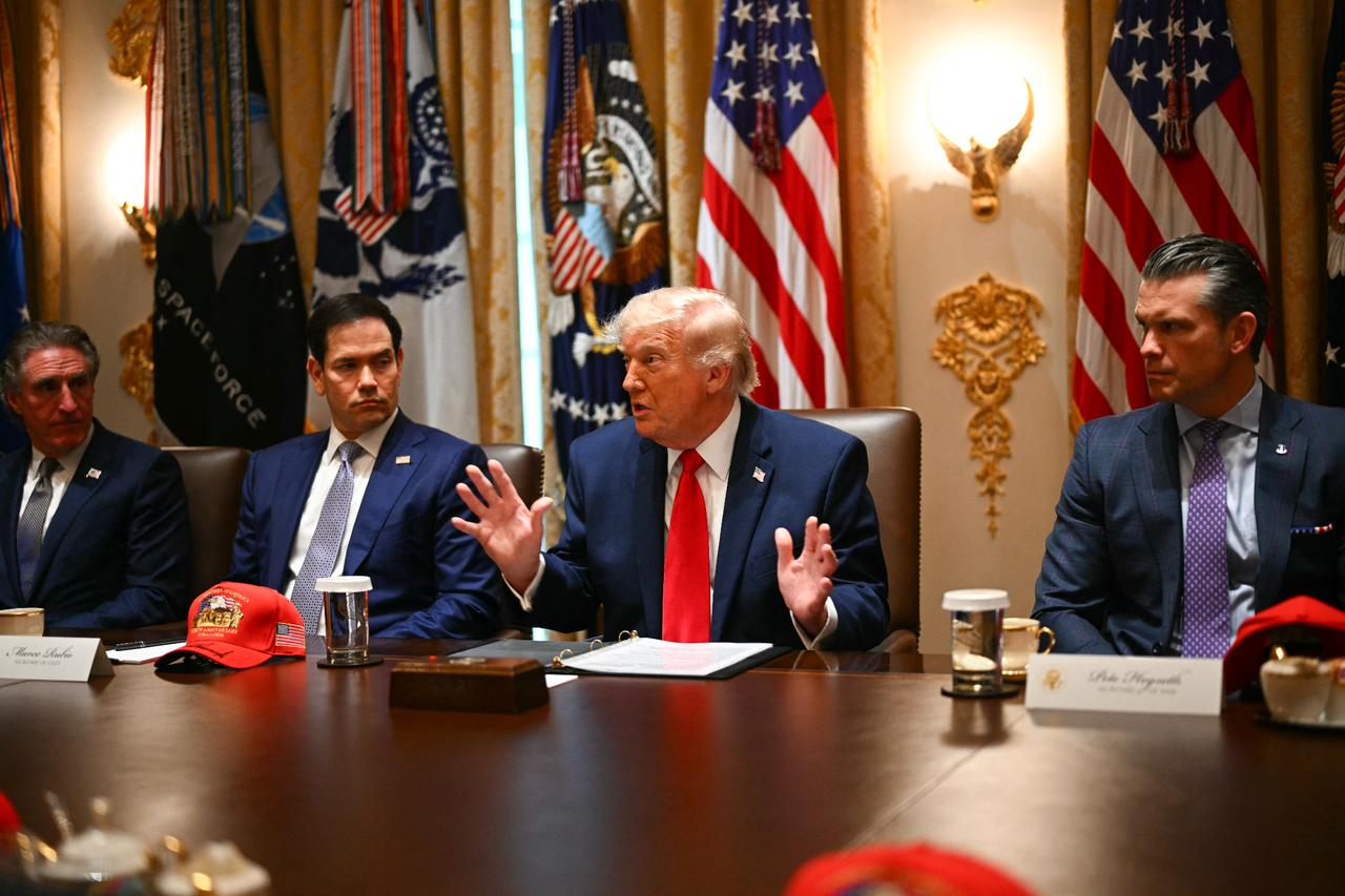 Trump amenință că va „arunca în aer” Omanul: „Se va comporta la fel ca toți ceilalți. Altfel, va trebui să îi distrugem”