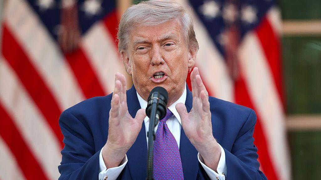 Trump anunță că Statele Unite „nu se grăbesc” să ajungă la un acord cu Iranul, după ce a anunțat memorandumul: „Nu pot exista greșeli. Trebuie să înțeleagă că nu pot deține arme nucleare. Blocada rămâne în vigoare”