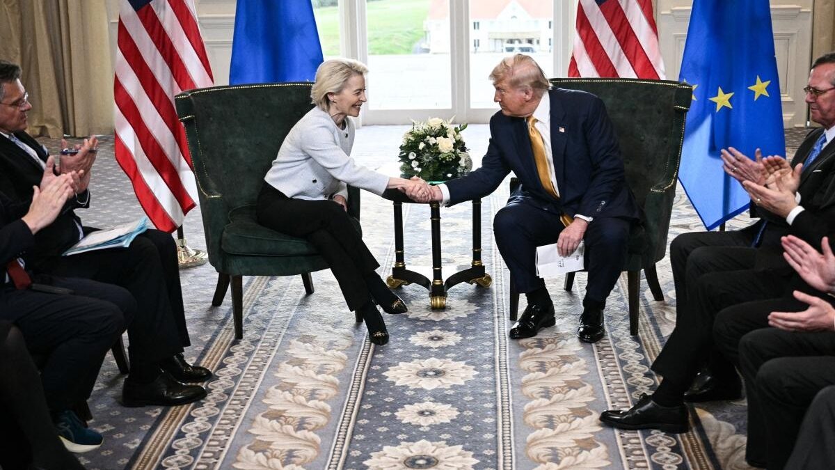 Trump dă ultimatum Uniunii Europene privind tarifele, după un apel telefonic cu Ursula von der Leyen: „Aveți timp până pe 4 iulie să aplicați prevederile acordului comercial încheiat cu SUA”