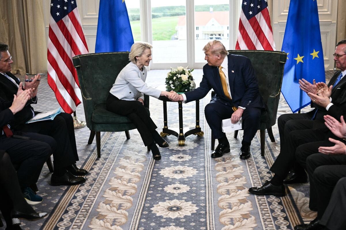 Trump dă ultimatum Uniunii Europene privind tarifele, după un apel telefonic cu Ursula von der Leyen: „Aveți timp până pe 4 iulie să aplicați prevederile acordului comercial încheiat cu SUA”