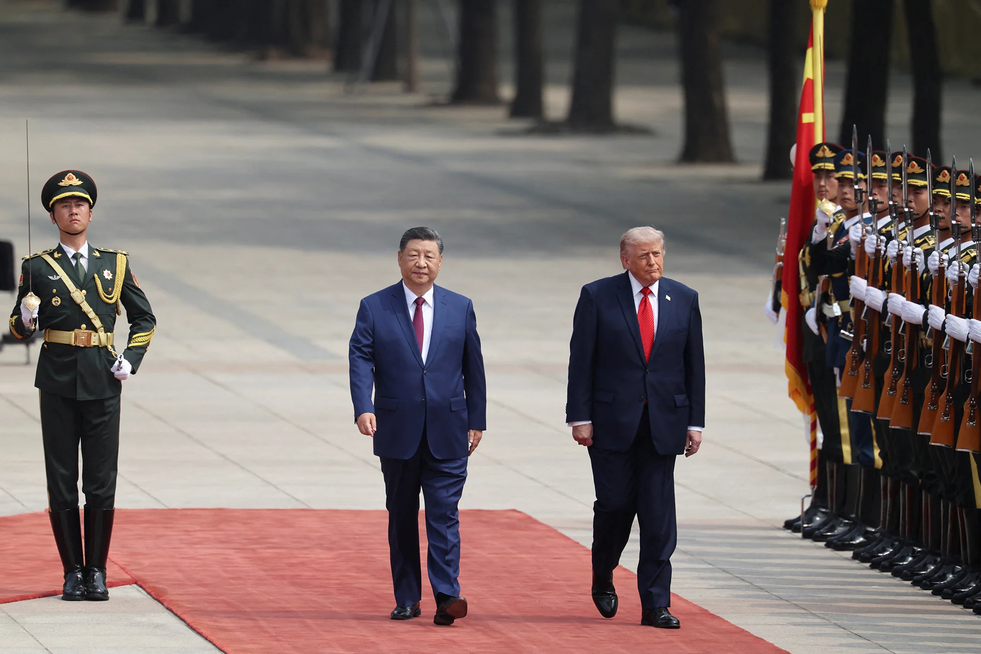 Discuțiile „istorice” dintre Trump și Xi Jinping s-au încheiat, fără vreun acord concret. Concluziile  vizitei: Taiwanul ar putea duce la o confruntare între China și SUA, războiul din Iran continuă