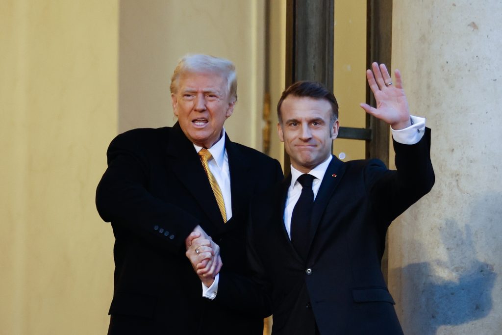 Macron îl va găzdui pe Trump la Versailles după summitul G7 din Franța