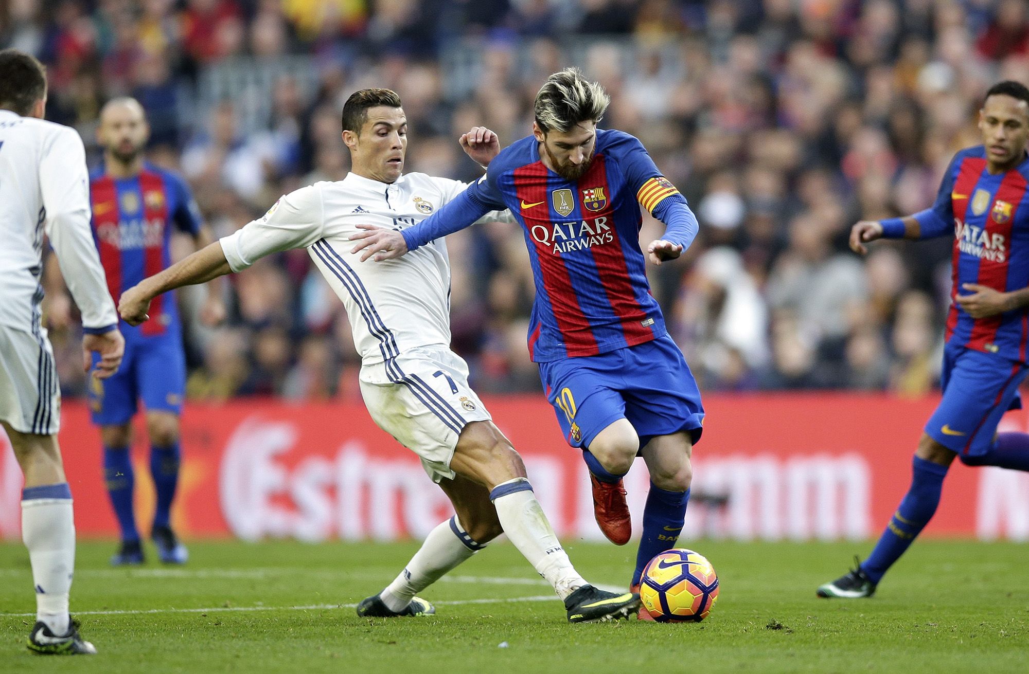 Preferința pentru Lionel Messi sau Cristiano Ronaldo poate fi asociată cu orientarea politică și trăsăturile de personalitate. Ce arată un studiu făcut pe 10.000 de oameni