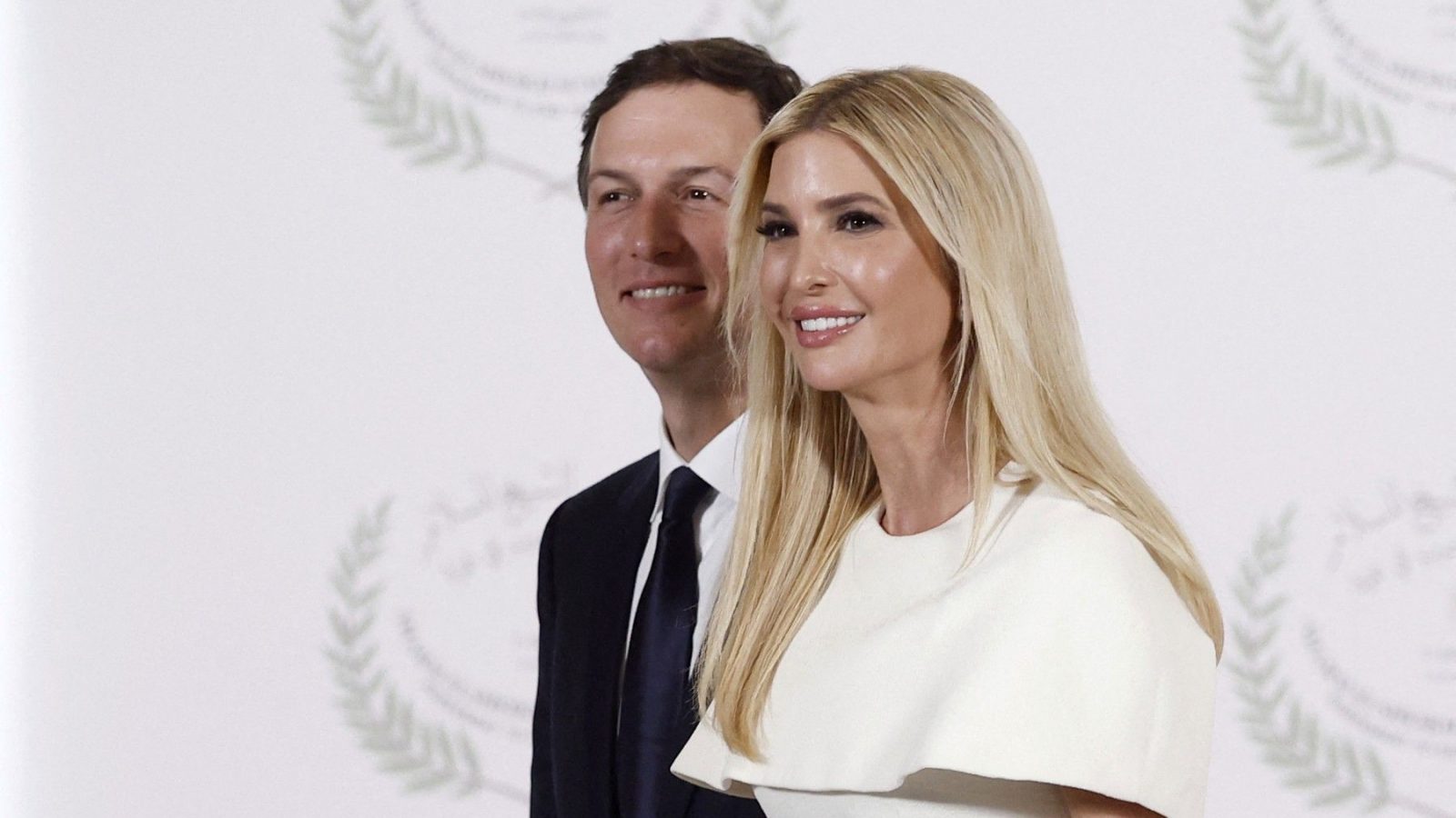 Ivanka Trump și Jared Kushner vor să investească 1,5 miliarde de dolari pe insula Sazan din Albania. Peste 40 de ONG-uri au cerut Guvernului albanez să suspende proiectul