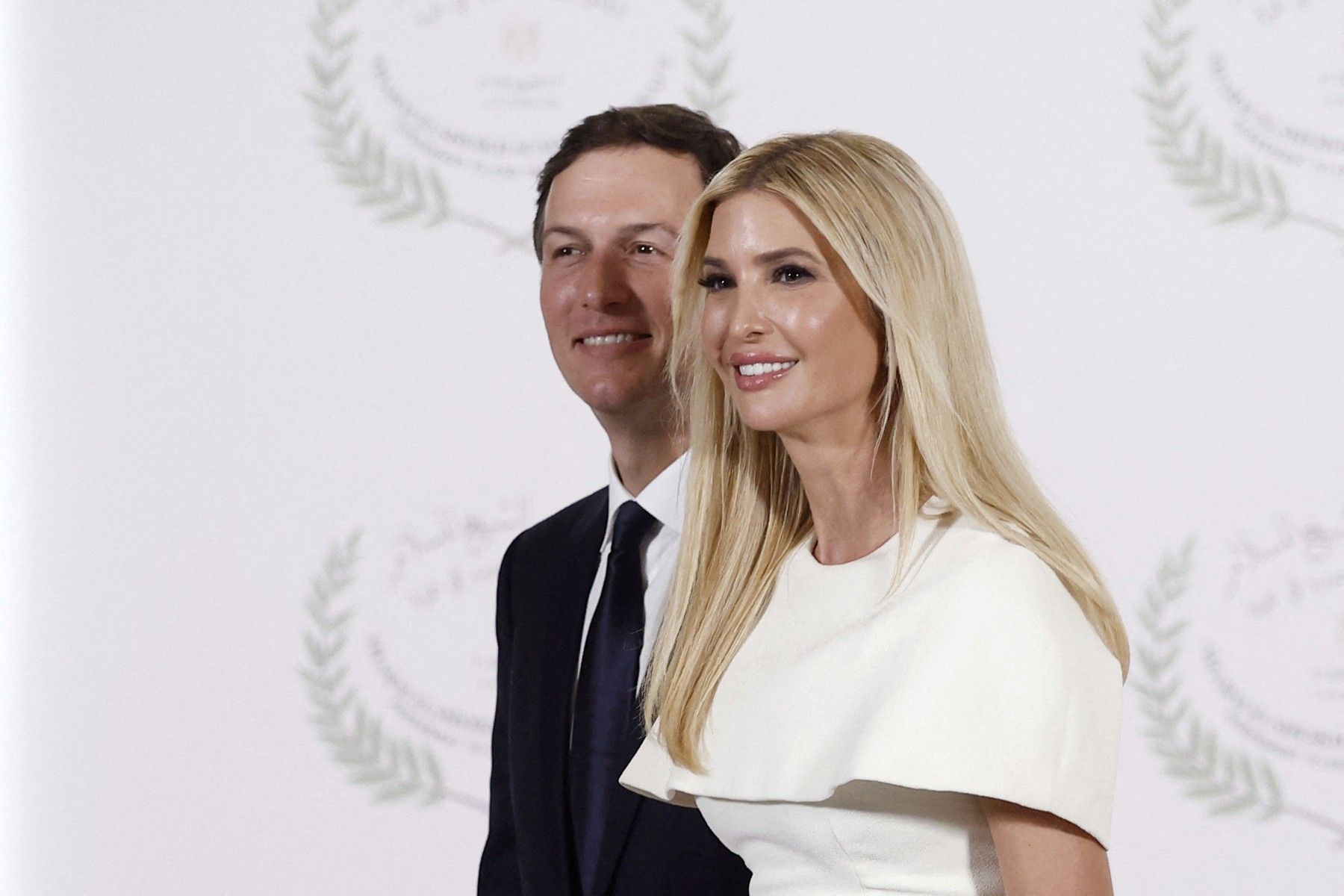 Ivanka Trump și Jared Kushner vor să investească 1,5 miliarde de dolari pe insula Sazan din Albania. Peste 40 de ONG-uri au cerut Guvernului albanez să suspende proiectul