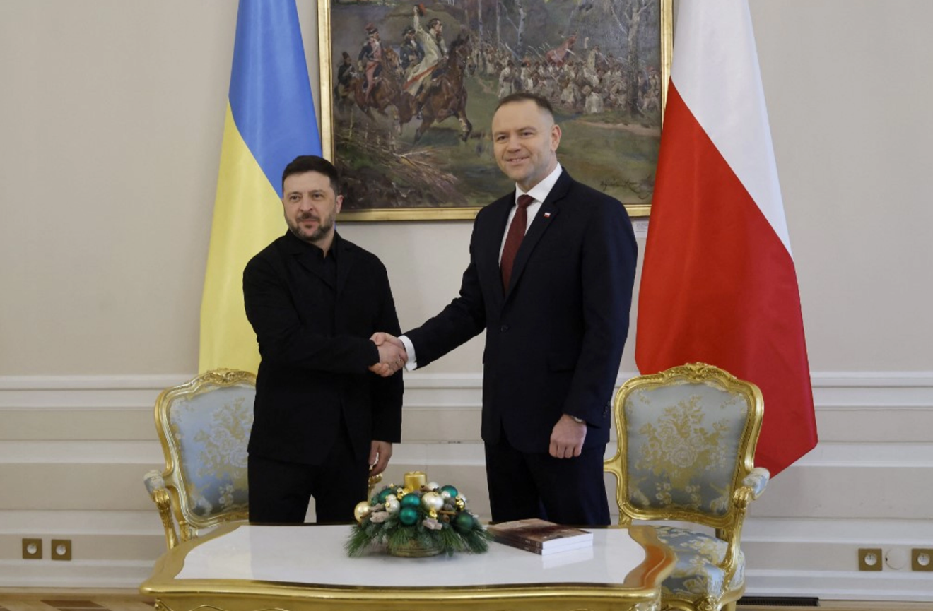 Președintele Poloniei îi retrage lui Zelenski titlul onorific din cauza controversei legate de unitatea militară, Kievul numind decizia „O greșeală strategică”