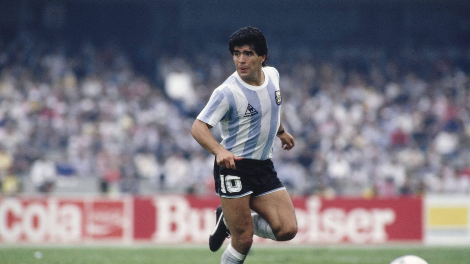 New York Times a făcut topul celor mai reușite și celor mai slabe echipamente din istoria Cupei Mondiale. Germania de Vest (1990) e primul loc