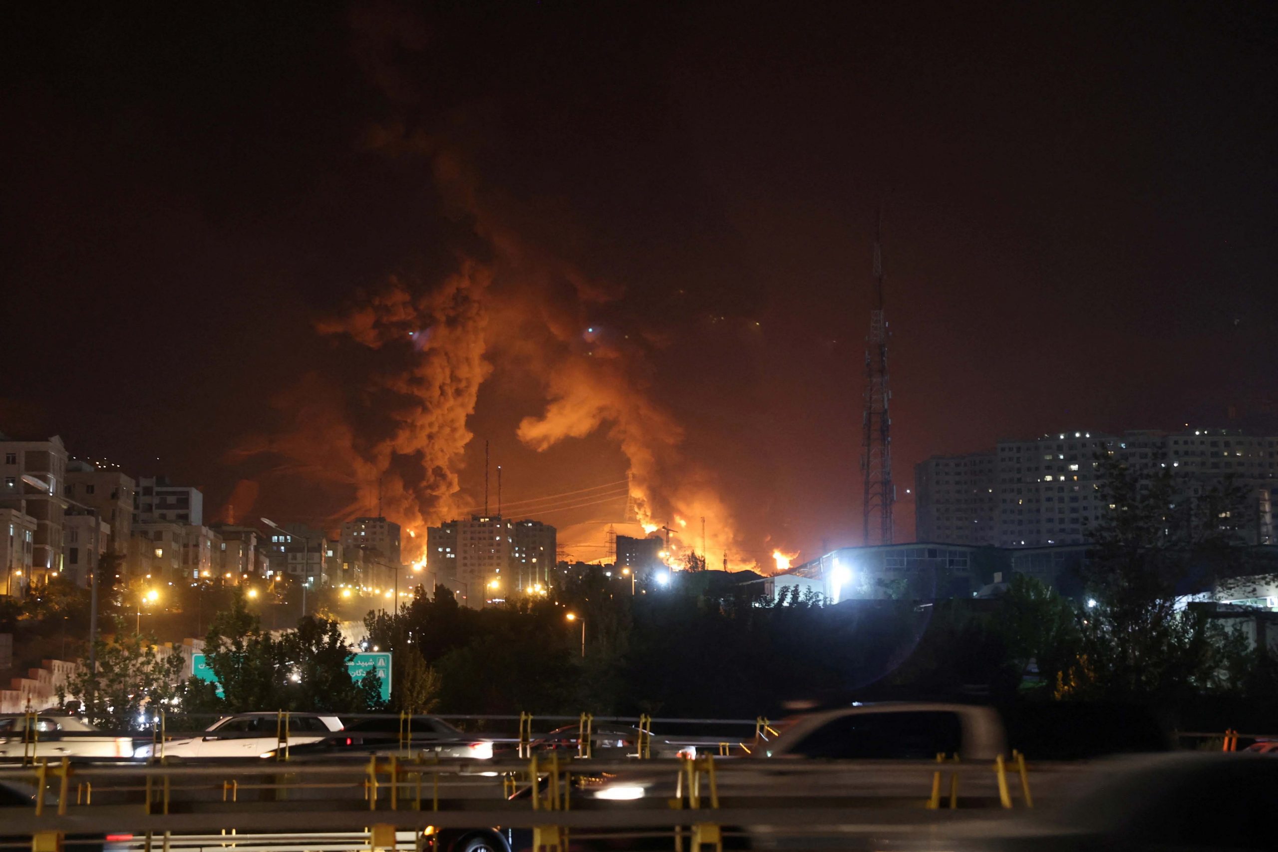 BREAKING. Explozii în Iran, după ce Trump și Hegseth au avertizat că „Statele Unite vor lovi puternic” în această noapte. CENTCOM SUA: „Atacăm mai multe obiective”