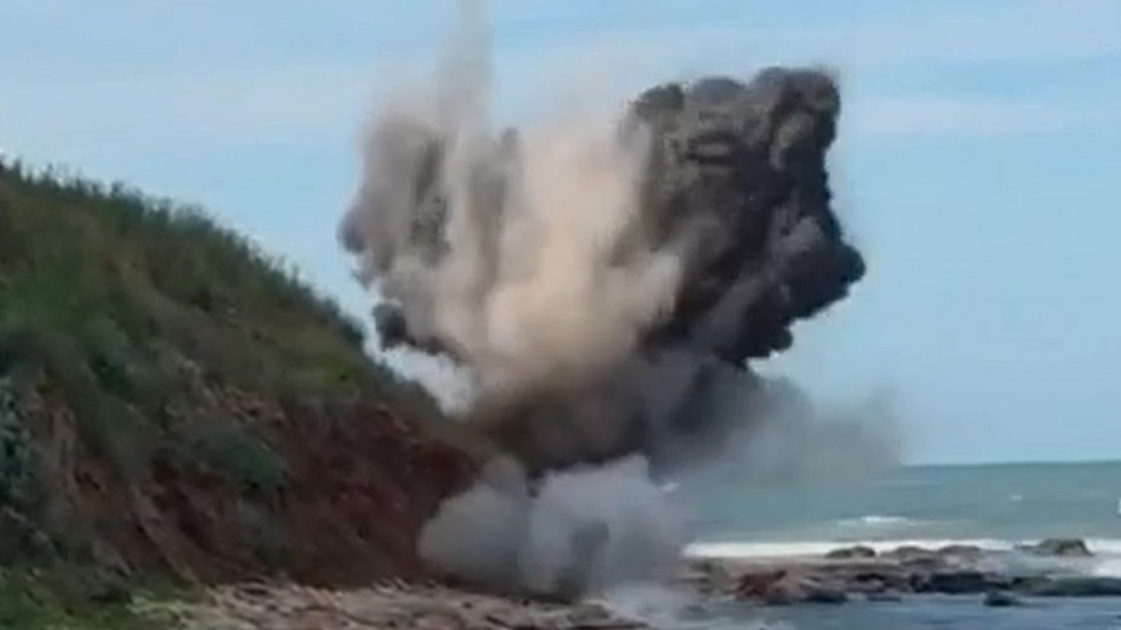 Forțele Navale Române au neutralizat o mină marină descoperită pe plaja dintre Vama Veche și 2 Mai