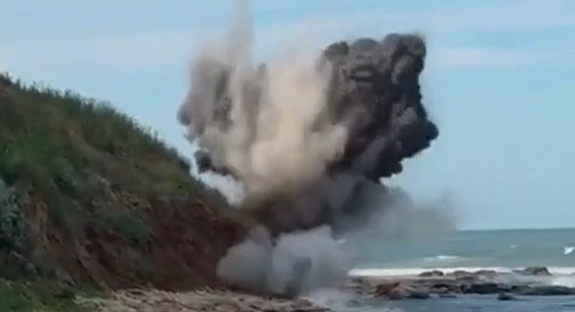 Forțele Navale Române au neutralizat o mină marină descoperită pe plaja dintre Vama Veche și 2 Mai