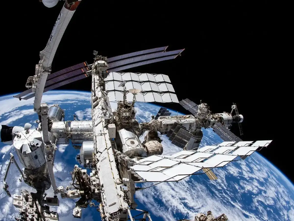 BREAKING. NASA i-a instruit pe astronauții aflați la bordul ISS să se adăpostească în capsule și să se pregătească pentru o posibilă evacuare, în urma unei scurgeri de aer