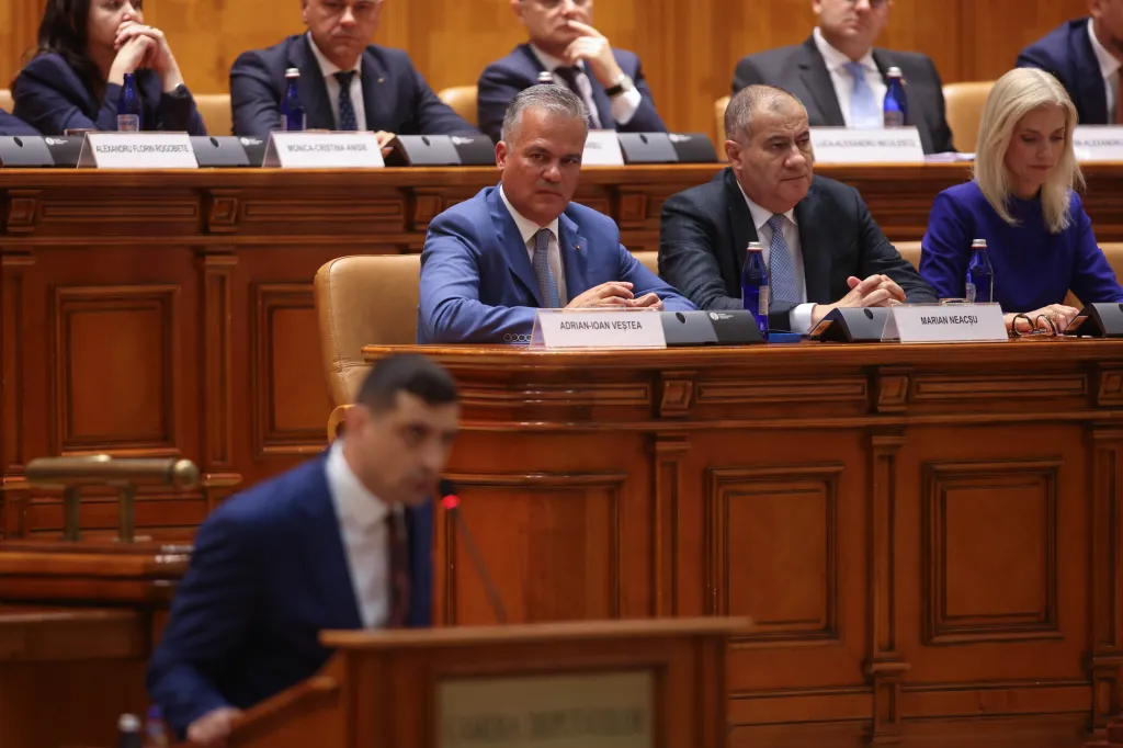BREAKING. Guvernul Veștea a picat în urma votului din Parlament. Adrian Veștea: „Nu voi fi exclus din PNL”