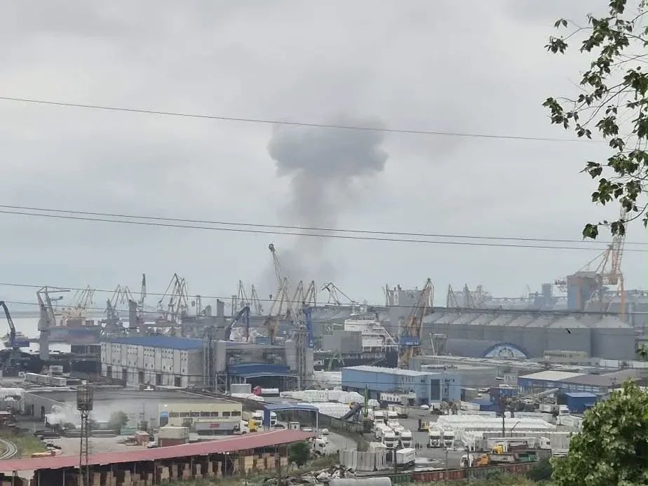 BREAKING NEWS. O dronă marină a explodat în Portul Constanța. A fost activat Planul Roșu de intervenție