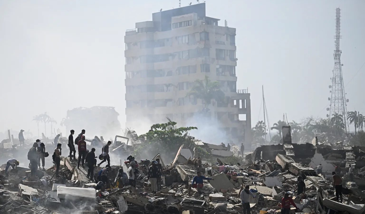 Peste 1.600 de salvatori străini au ajuns în Venezuela pentru operațiunile de căutare și salvare, după cutremurele devastatoare. Peste 920 de oameni au murit