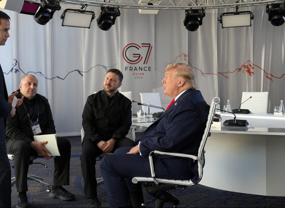 Trump și Zelenski discută despre înghețarea frontului din Ucraina. Putin respinge ideea, dar ar putea ceda din cauza pierderilor Rusiei