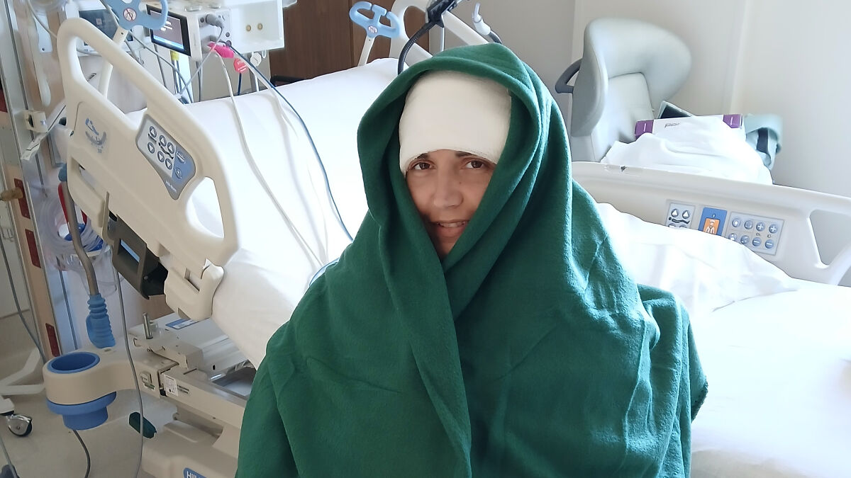 Prima femeie paralizată din lume care a primit cipul cerebral de la Neuralink poate crea artă din nou: „A fost ceva ireal, ca un vis”
