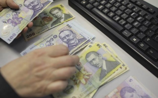Bani finante lei financiar deficit InquamPhotos Octav Ganea e1608553287385 640x400