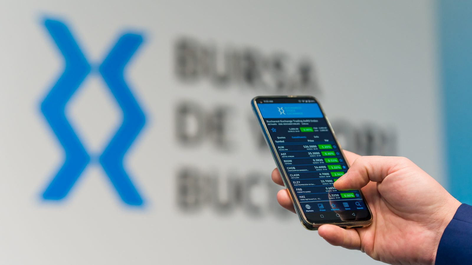 Bursa de la Bucureşti, campioana Europei în 2026: plus 26% de la începutul anului şi plus 66% în ultimul an, complet decuplată de criza politică, inflația de 11% şi recesiunea de la ușă. Austria, Ungaria şi Spania, depășite