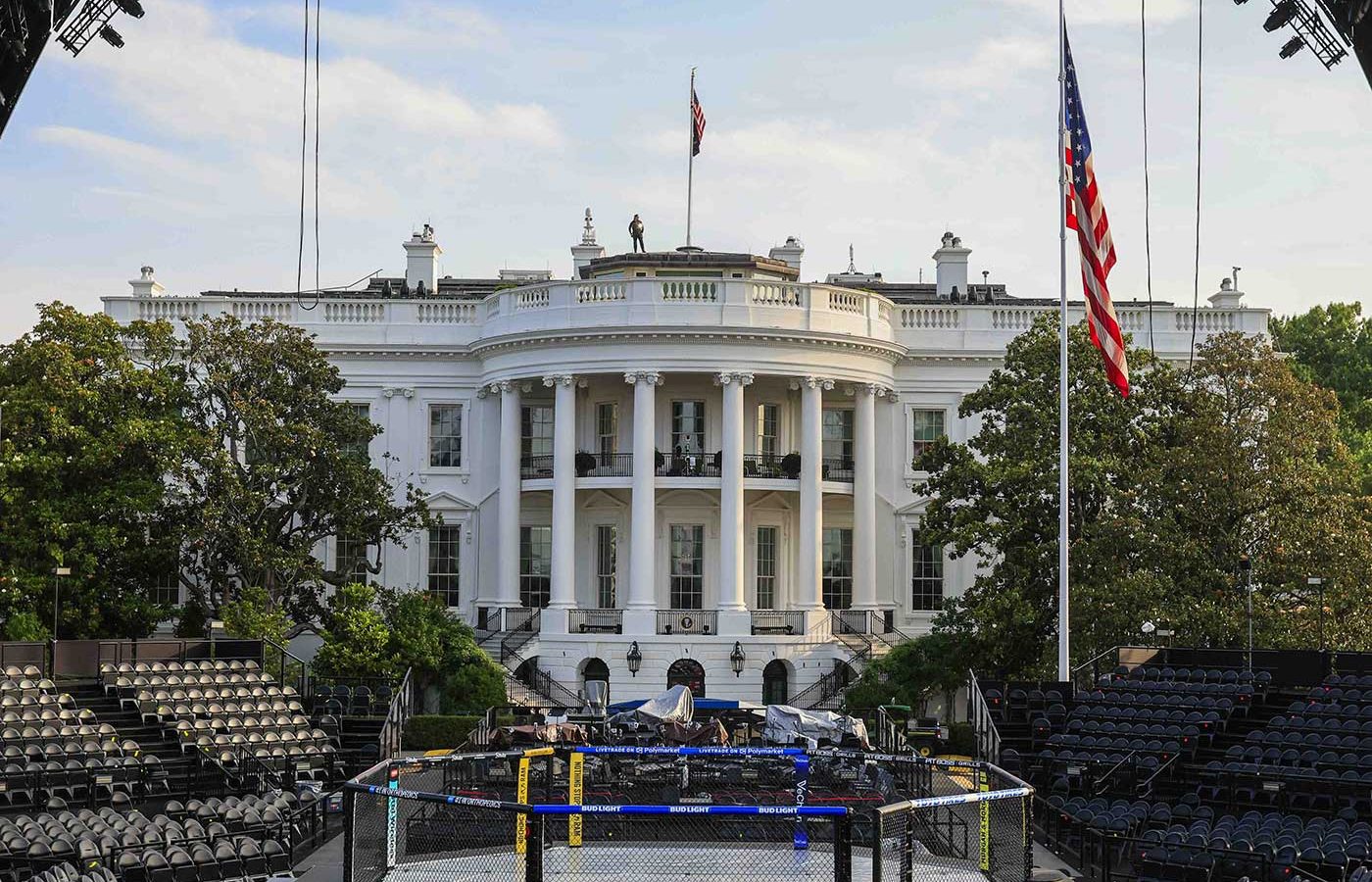 Trump își sărbătorește aniversarea de 80 de ani cu 7 meciuri MMA organizate la Casa Albă. 14 luptători vor intra, pe 14 iunie, într-o cușcă special amenajată pe peluza sudică