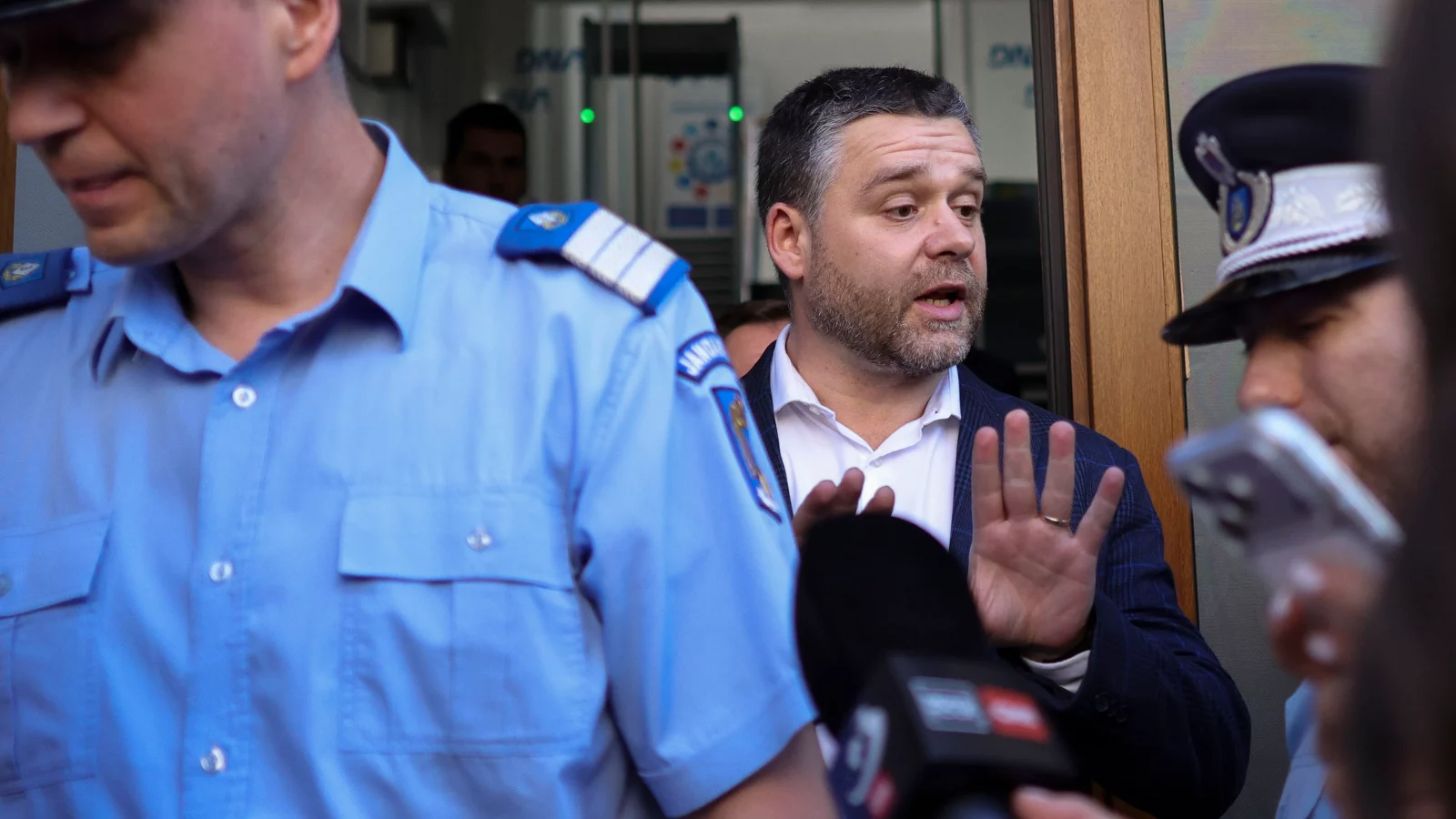 Ciprian Ciucu, după audierile de la DNA: „Sunt nevinovat şi vreau să-mi duc mandatul la capăt”. Primarul Capitalei a fost plasat sub control judiciar pentru 60 de zile
