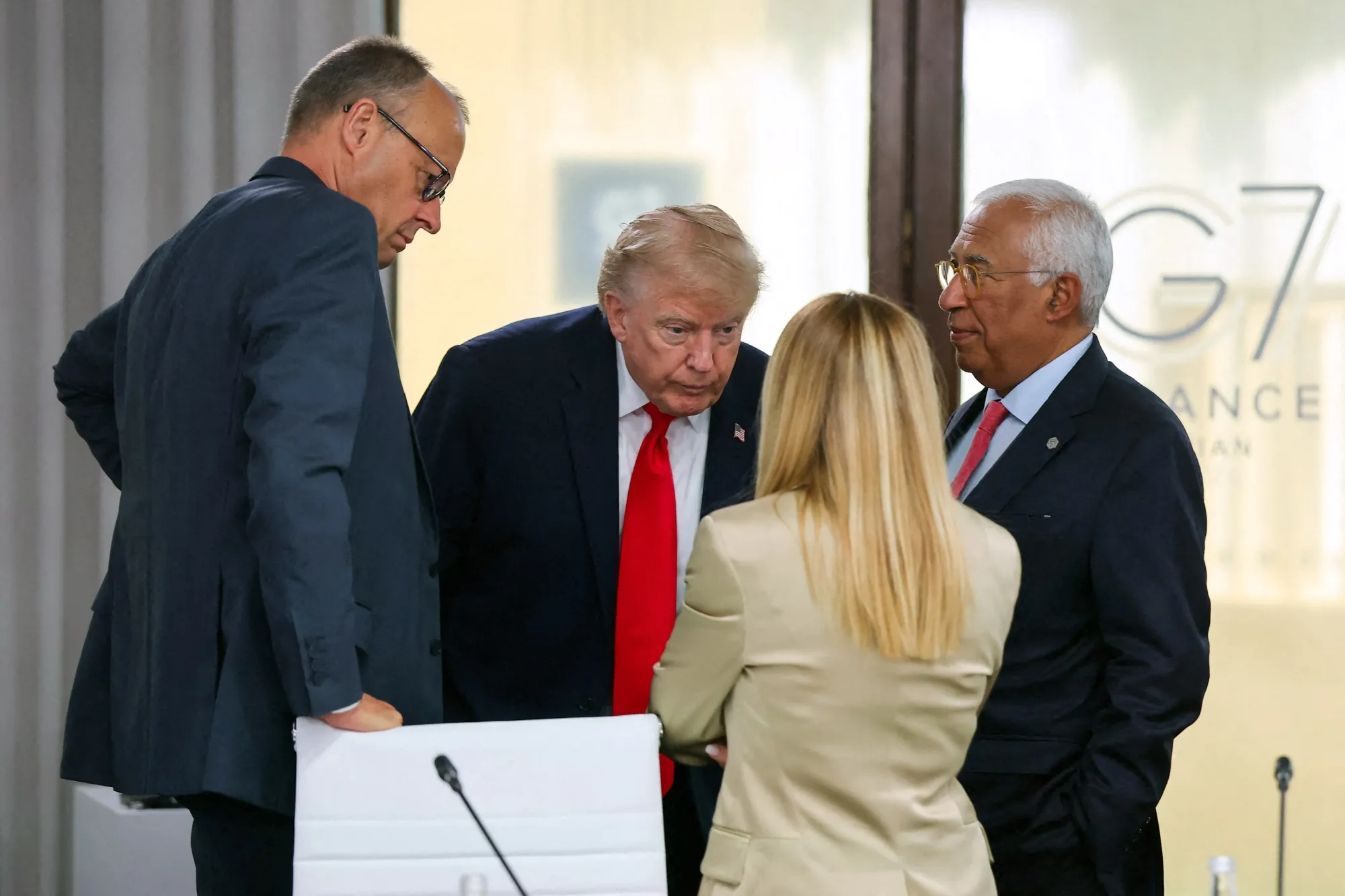 Trump o umilește din nou pe Meloni, după Summitul G7: „M-a implorat să fac o poză cu ea”. Premierul Italiei a reacționat dur, iar Ministrul italian de Externe și-a anulat vizita în SUA