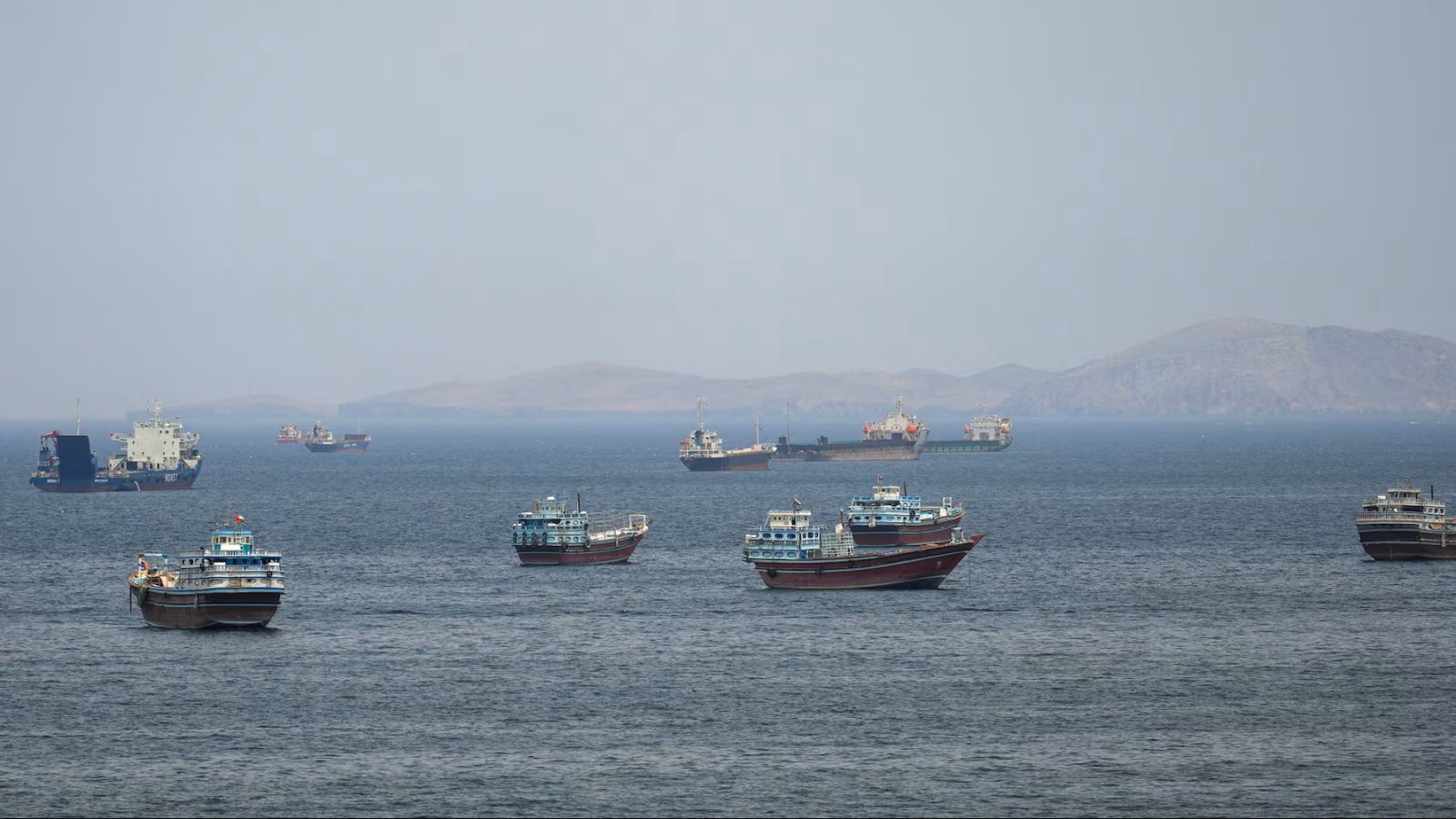 Prețul petrolului a scăzut sub 80 dolari/baril pentru prima dată de la începutul războiului din Iran. Trump a anunțat că Strâmtoarea Ormuz se va redeschide complet vineri