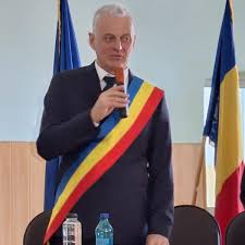 Primarul comunei Sânger din județul Mureș a fost demis prin referendum. Localnicii îi reproșează primarului lipsa de transparență și prejudicii aduse interesului public