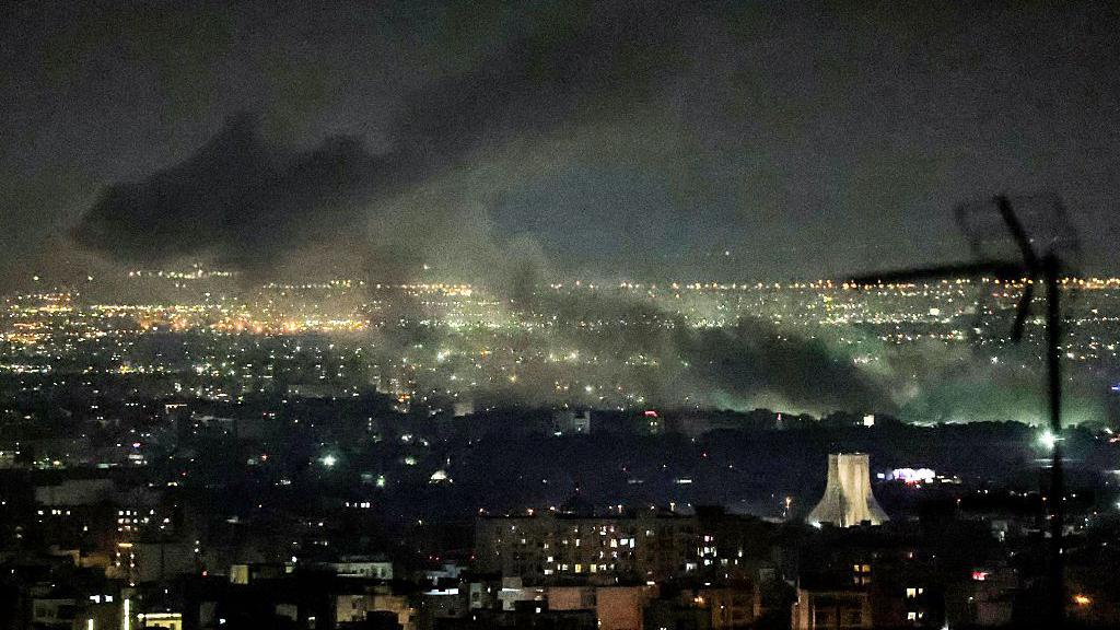 BREAKING. Armata SUA atacă ținte din Iran, la ordinul lui Trump, ca răspuns la doborârea elicopterului Apache de către Iran