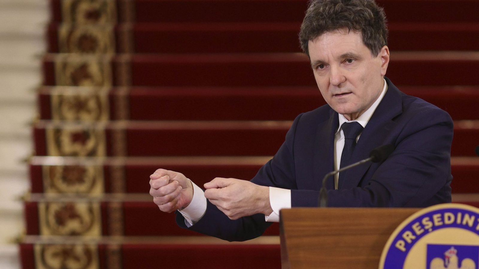 Naupatia politică a Marelui Nicușor