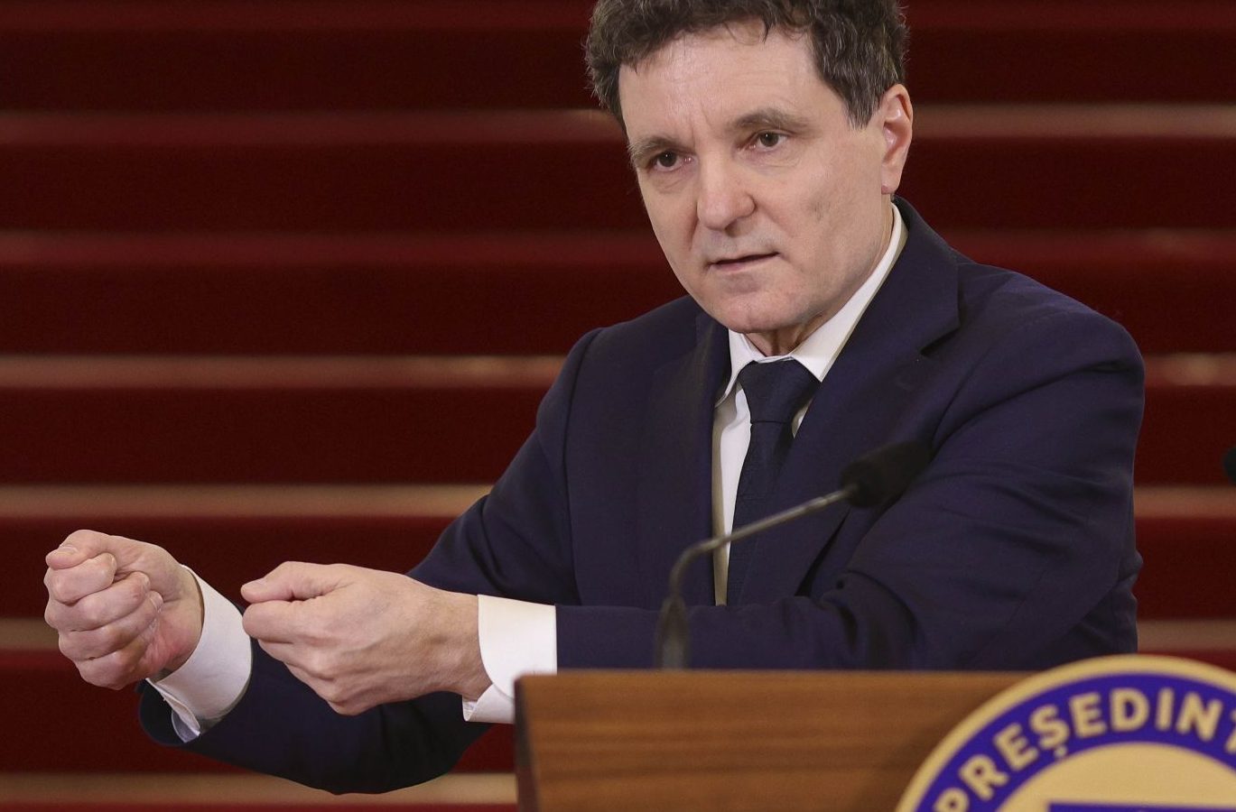 Naupatia politică a Marelui Nicușor