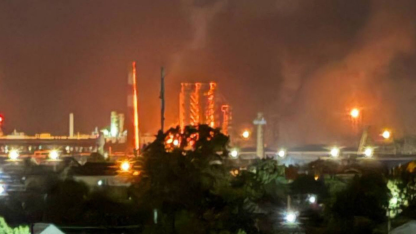 O importantă rafinărie de petrol din sudul Rusiei a luat foc după un atac ucrainean, confirmă Statul Major General
