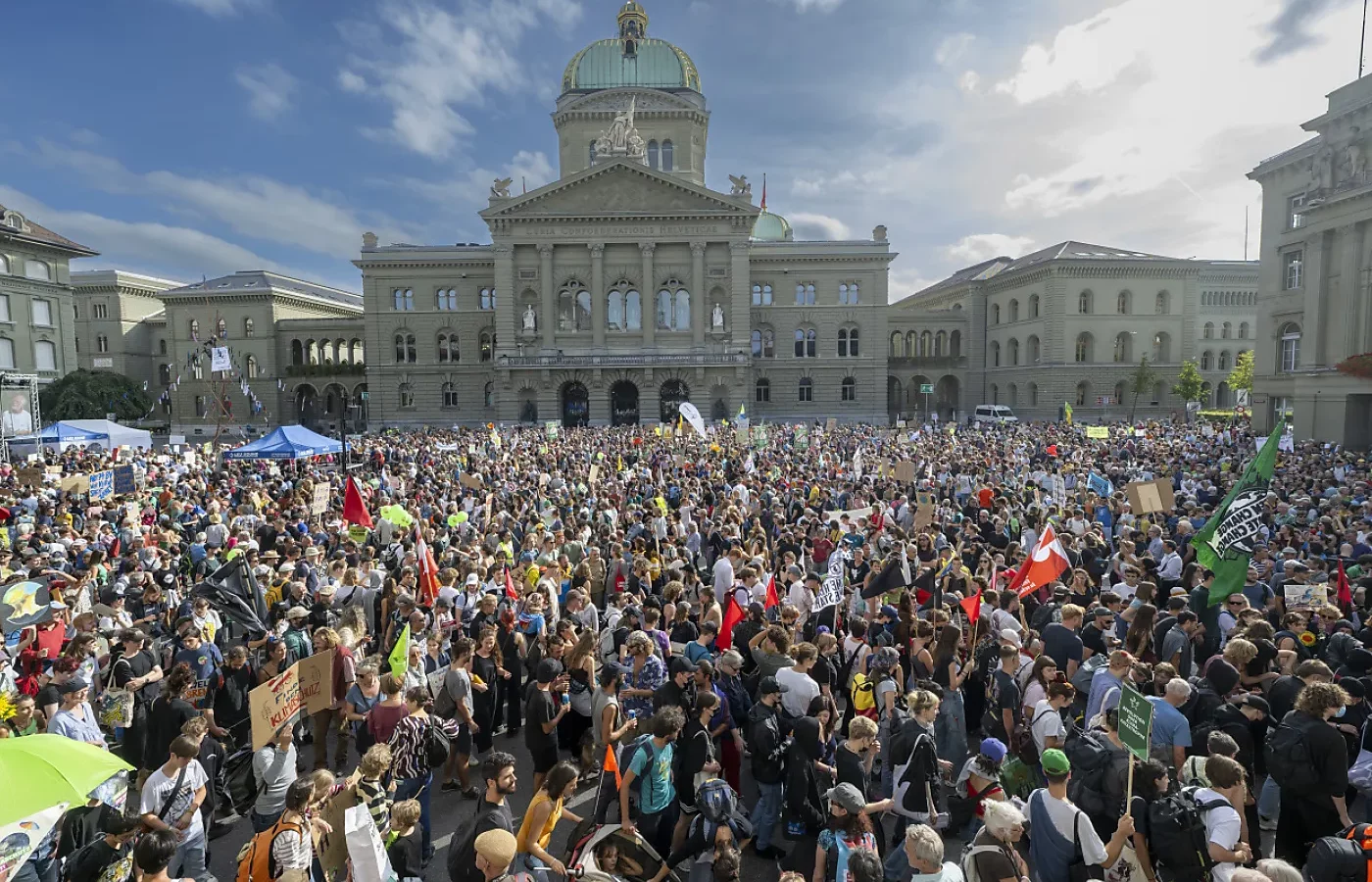 Elveția organizează astăzi un referendum privind limitarea populației la maxim 10 milioane de locuitori până în 2050