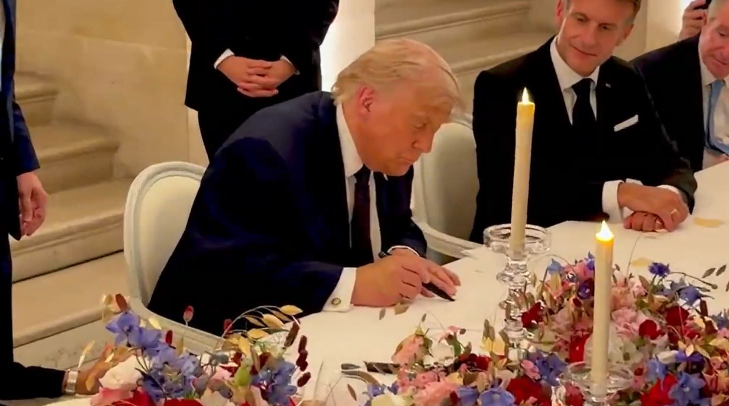 BREAKING. Trump și Pezeshkian au semnat oficial Memorandumul de Înțelegere dintre SUA și Iran. Strâmtoarea Ormuz trebuie redeschisă imediat, anunță Premierul Pakistanului