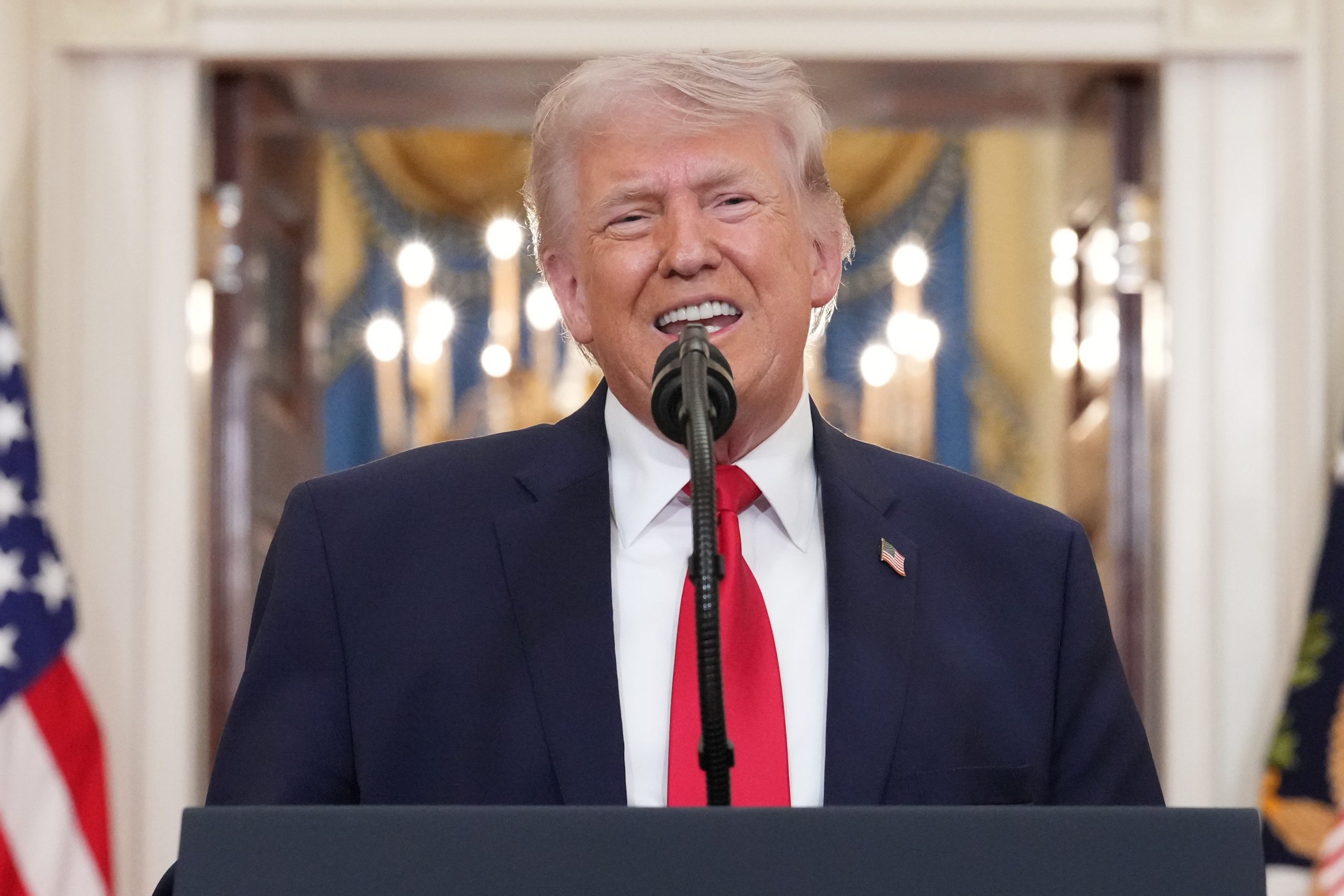Trump reacționează la anunțul privind retragerea Iranului din negocierile cu SUA: „Nu ne-au informat. Nu-i vom bombarda. Aștept cât vor ei”