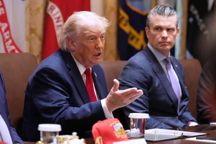 Trump afirmă că Iranul a acceptat „să nu dețină vreodată o armă nucleară”, dar încă negociază acordul: „Sunt negociatori duri. Dacă discuțiile eșuează, reluăm campania militară”