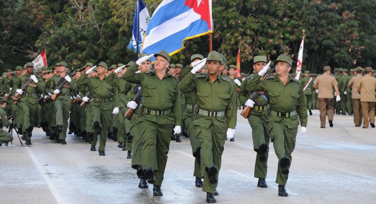Cuba a început să distribuie arme civililor pentru o posibilă invazie militară a SUA
