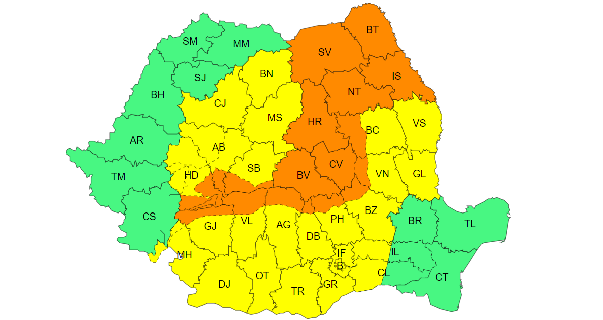 Valea Prahovei a fost lovită de un val puternic de inundații. Pompierii intervin cu pompe și utilaje pentru evacuarea apei și reluarea circulației pe DN1
