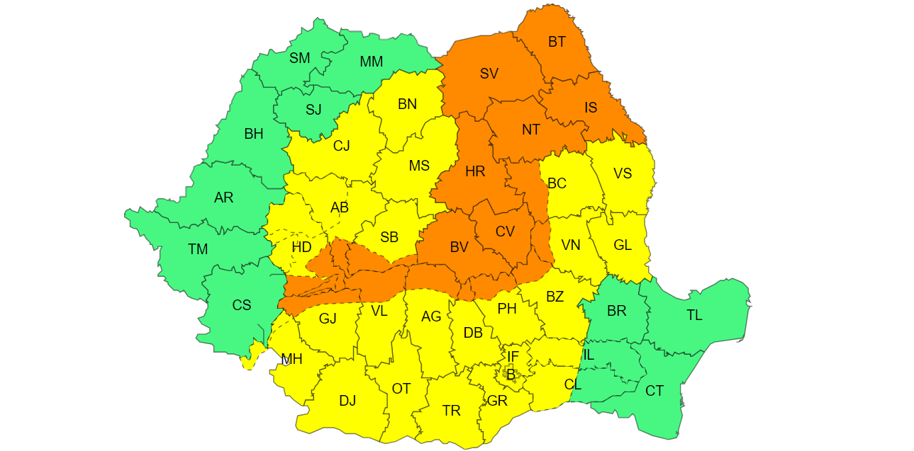 Valea Prahovei a fost lovită de un val puternic de inundații. Pompierii intervin cu pompe și utilaje pentru evacuarea apei și reluarea circulației pe DN1
