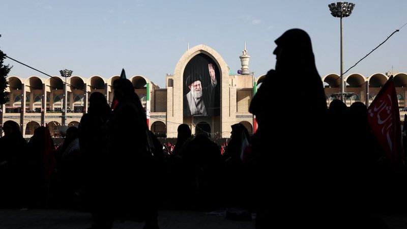 Trei dintre fiii lui Ali Khamenei au participat la funeraliile fostului Lider Suprem al Iranului. Mojtaba Khamenei, succesorul său, nu a fost prezent la ceremonie