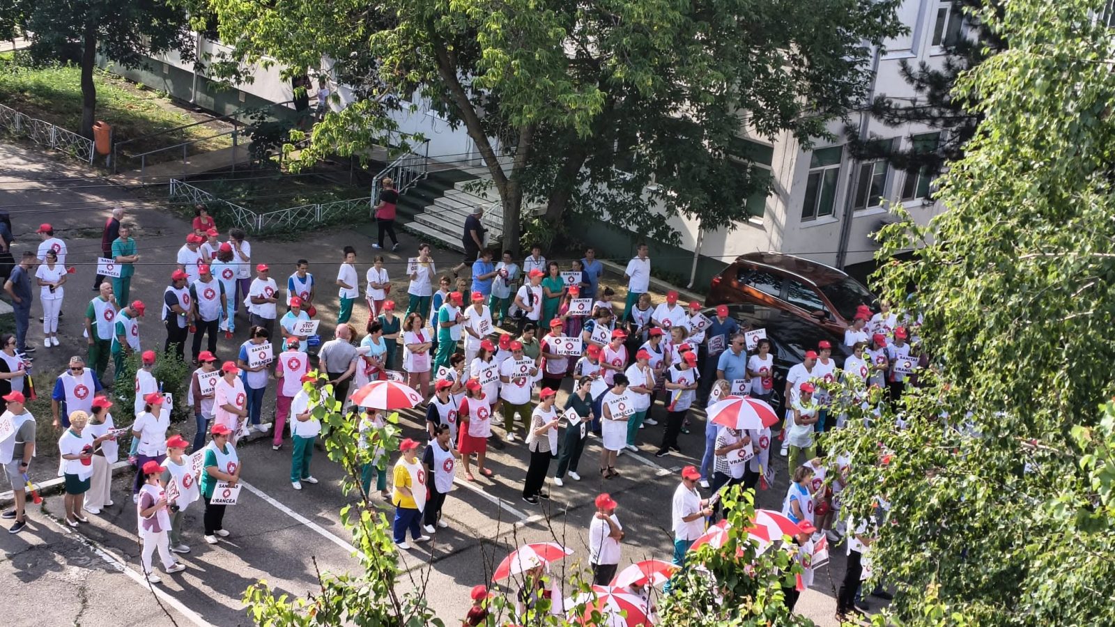 Curtea de Apel București a suspendat procedura proiectului legii salarizării personalului plătit din fonduri publice, la cererea Federației SANITAS. Decizia poate fi atacată cu recurs