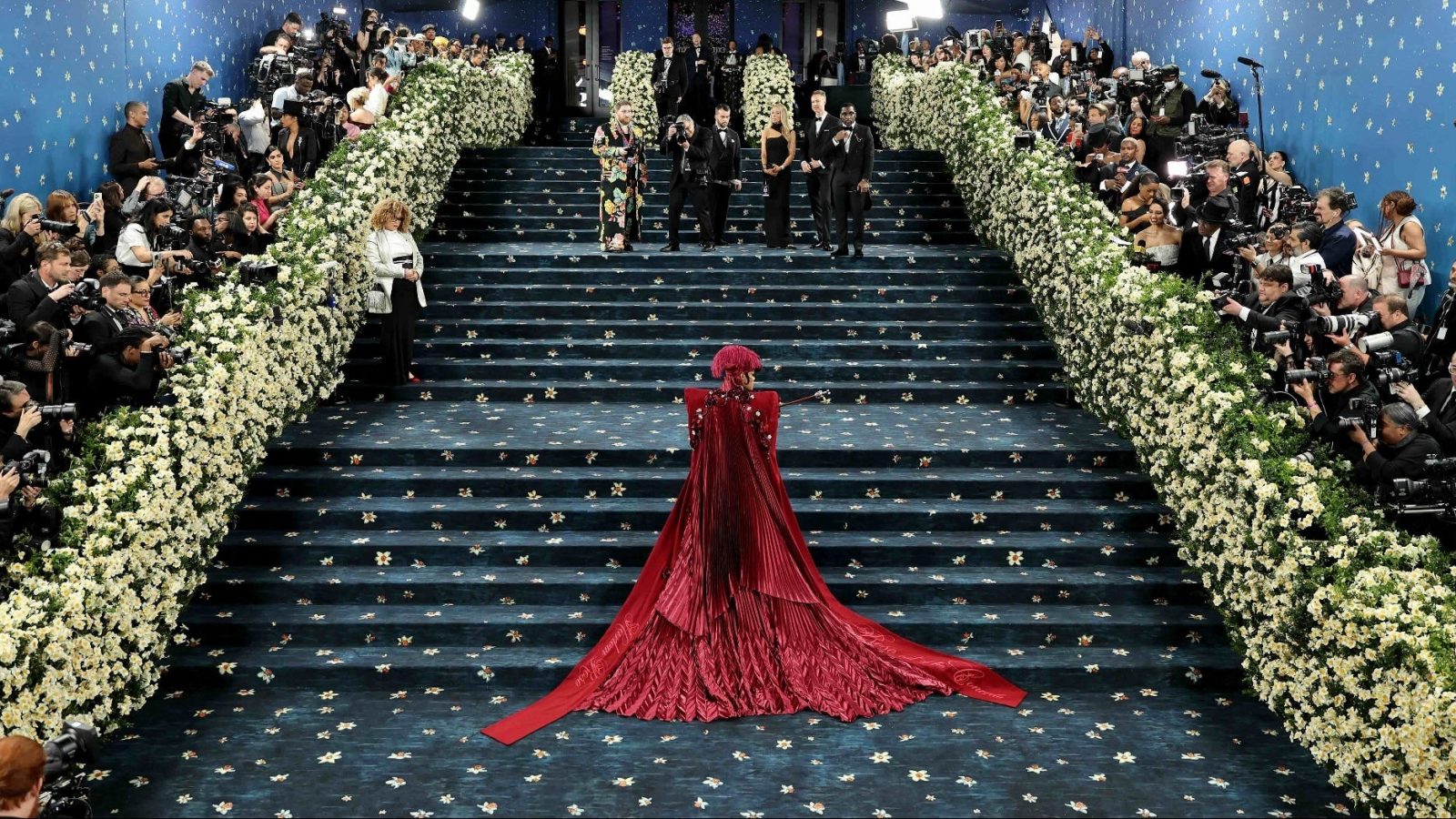 În lumea luxului extrem, banii nu garantează accesul. Met Gala, Ferrari, Hermès și Yacht Club de Monaco aleg cine poate intra în cercurile lor exclusiviste