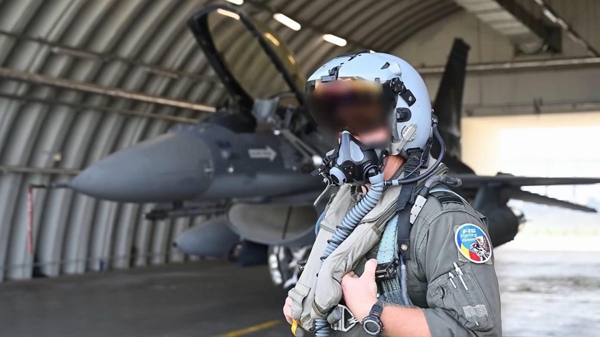 Pilotul care a doborât două drone în mai puțin de 24 de ore declară că succesul unei astfel de operațiuni nu aparține exclusiv celui aflat la manșa avionului, ci întregii echipe