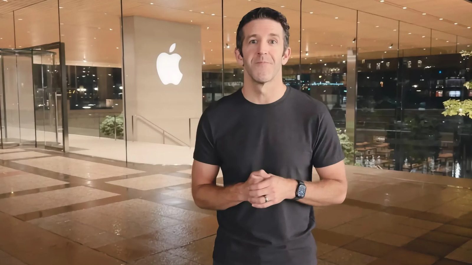 Cine este John Ternus, succesorul lui Tim Cook, şi care va fi cea mai dificilă schimbare la conducerea Apple