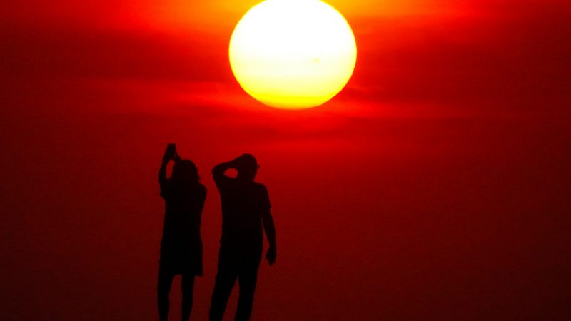 Cum poți să fii fericit chiar și la 34°C? Medicii avertizează că depresia de vară este o afecțiune reală