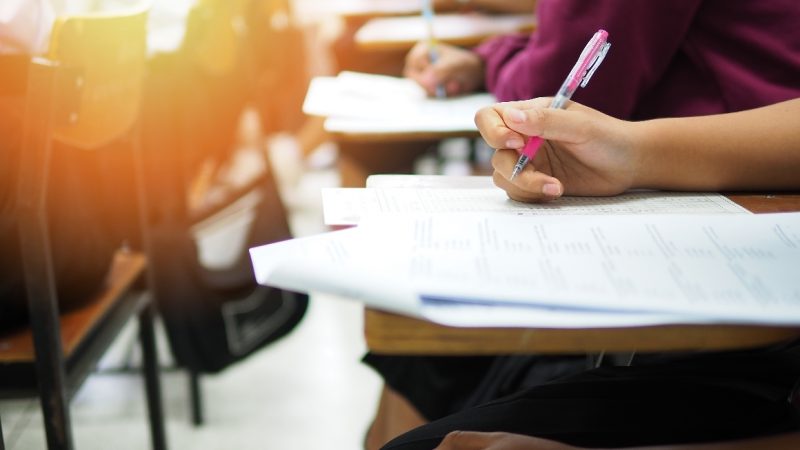 Rezultatele inițiale ale Bacalaureatului au fost publicate astăzi. Peste 130.000 de absolvenți așteaptă rezultatele