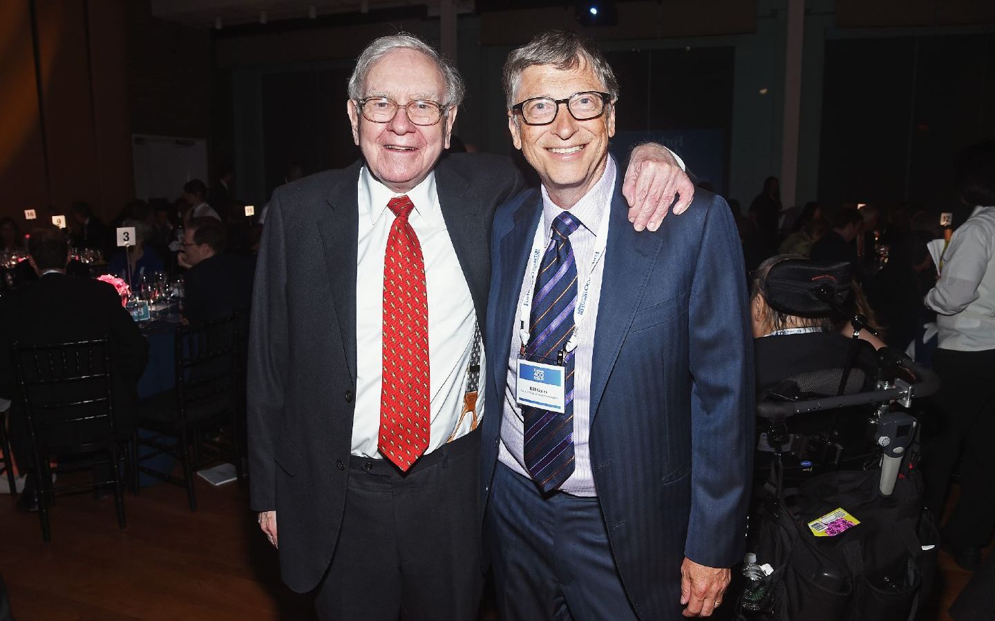 Warren Buffett oprește donațiile către Fundația lui Bill Gates, după aproape 20 ani, în urma acuzațiilor legate de pedofilul Jeffrey Epstein