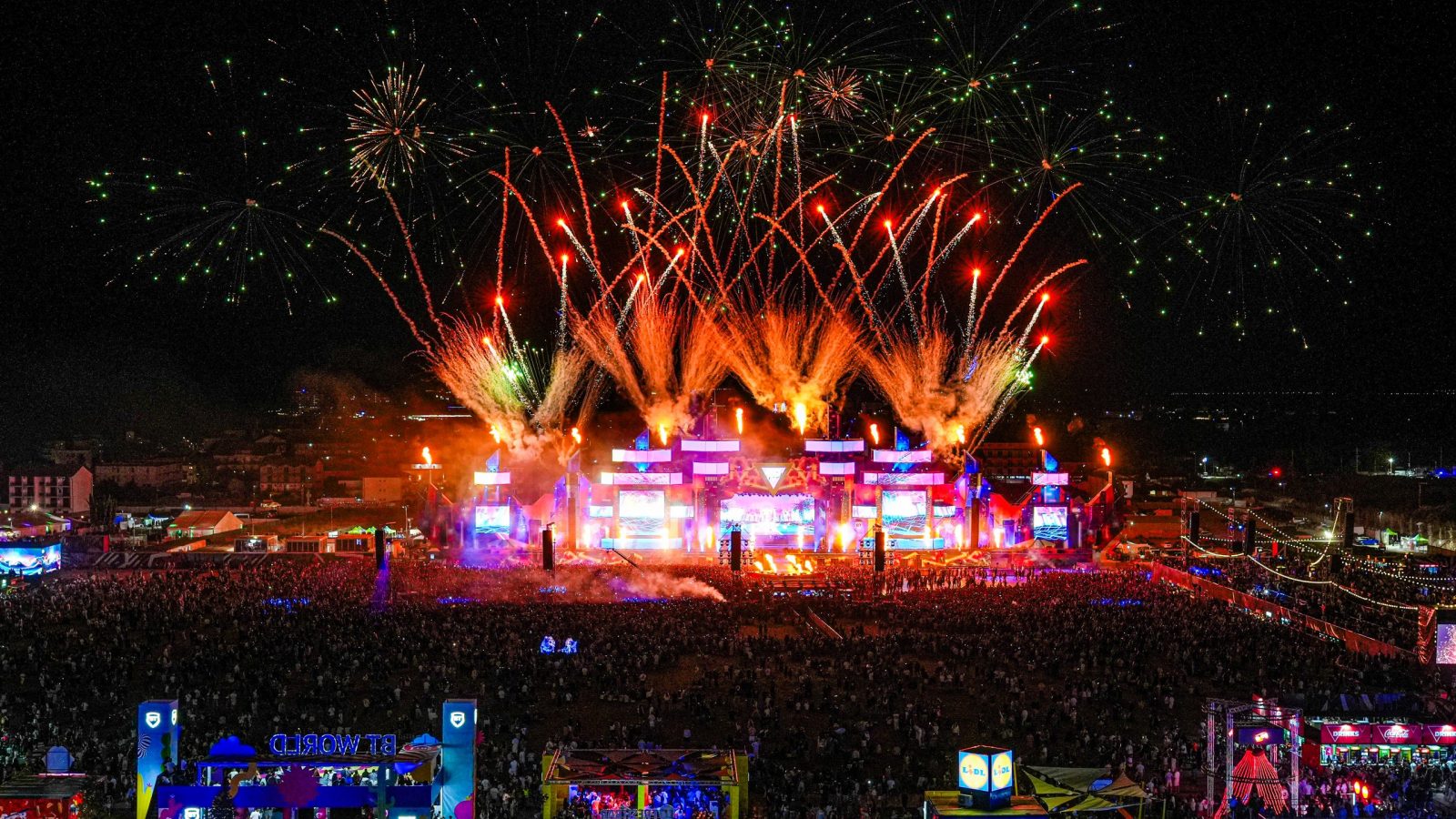 Rapperii Future și Quavo cântă astăzi la BEACH, PLEASE! Peste 135.000 de oameni au stat la Festival până în zorii zilei pentru concertul lui Playboi Carti