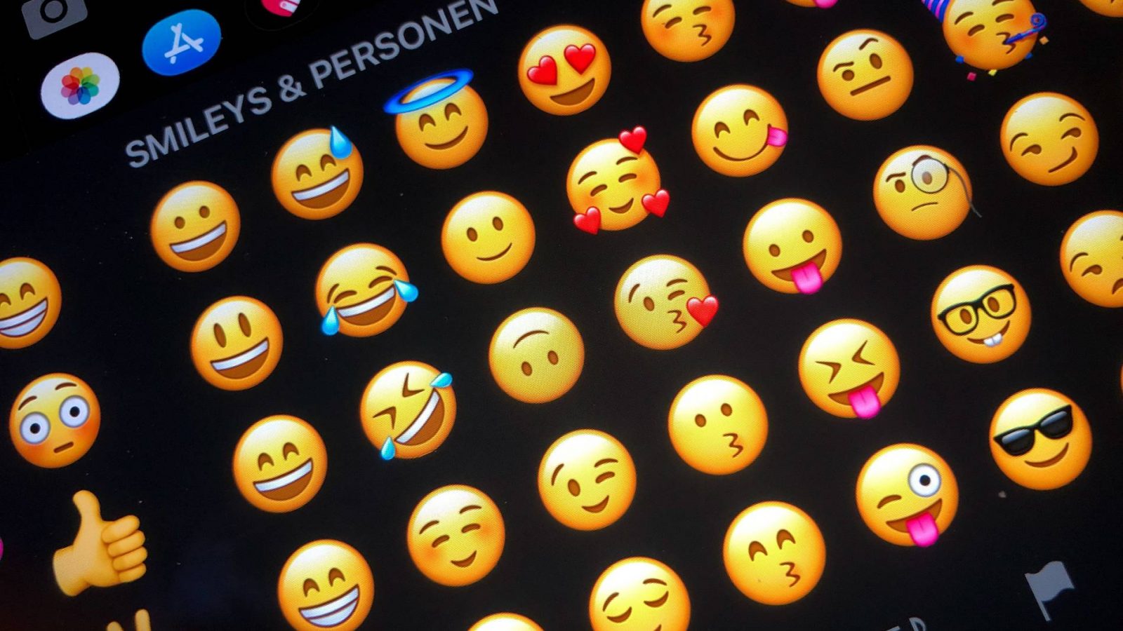17 iulie, Ziua Mondială a Emoji-urilor. Cum au devenit emoticoanele nelipsite în comunicarea online? Folosite greșit, te pot duce chiar și în fața instanței