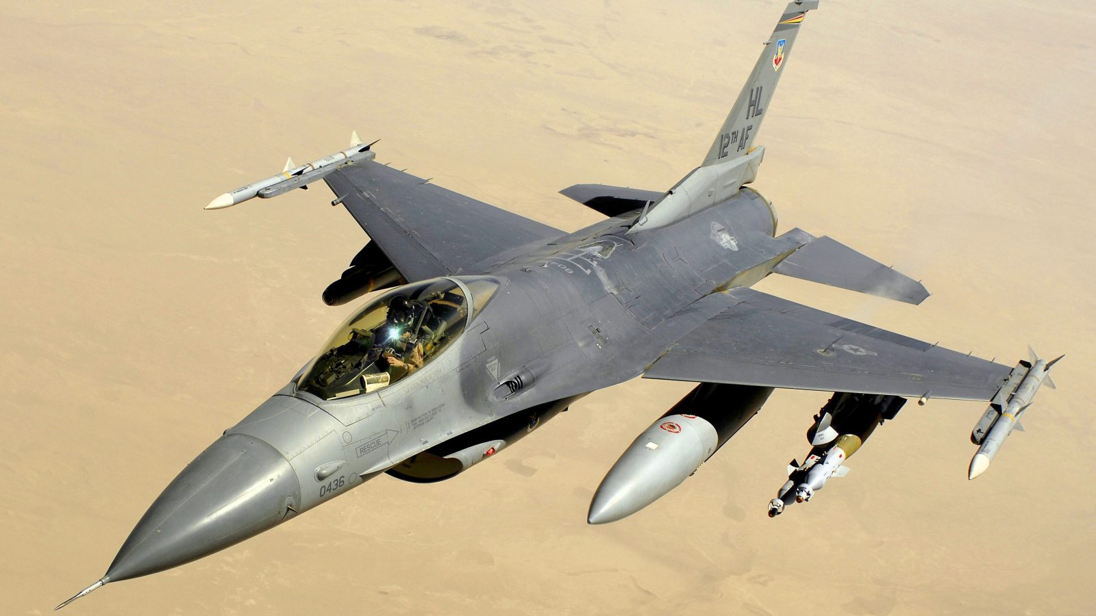 Avioane F-16 au fost ridicate de la sol după detectarea unor ținte aeriene lângă granița cu Ucraina